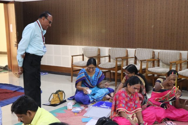 Resource person M.L. Patel discussing with the teachers.
